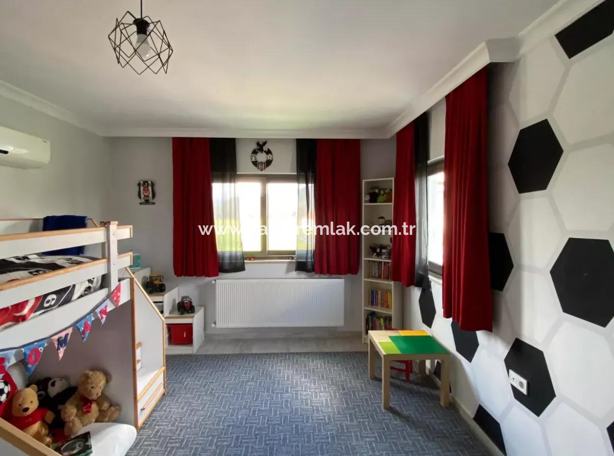 Okçular'da Satılık Villa Lüks 5 Yatak Odalı Satılık Villa