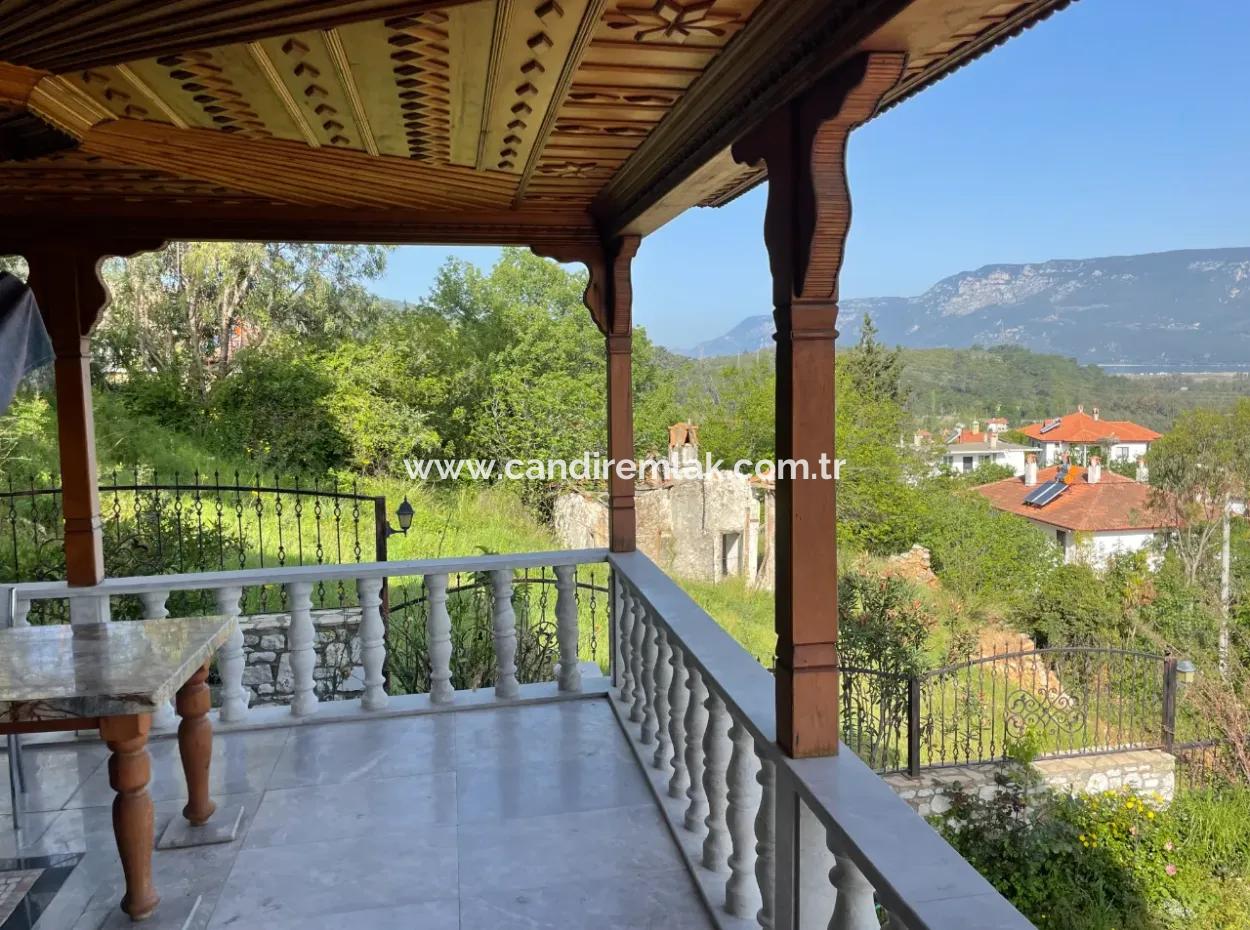 Akçapınar'da Deniz Manzaralı Satılık 6+1 Villa