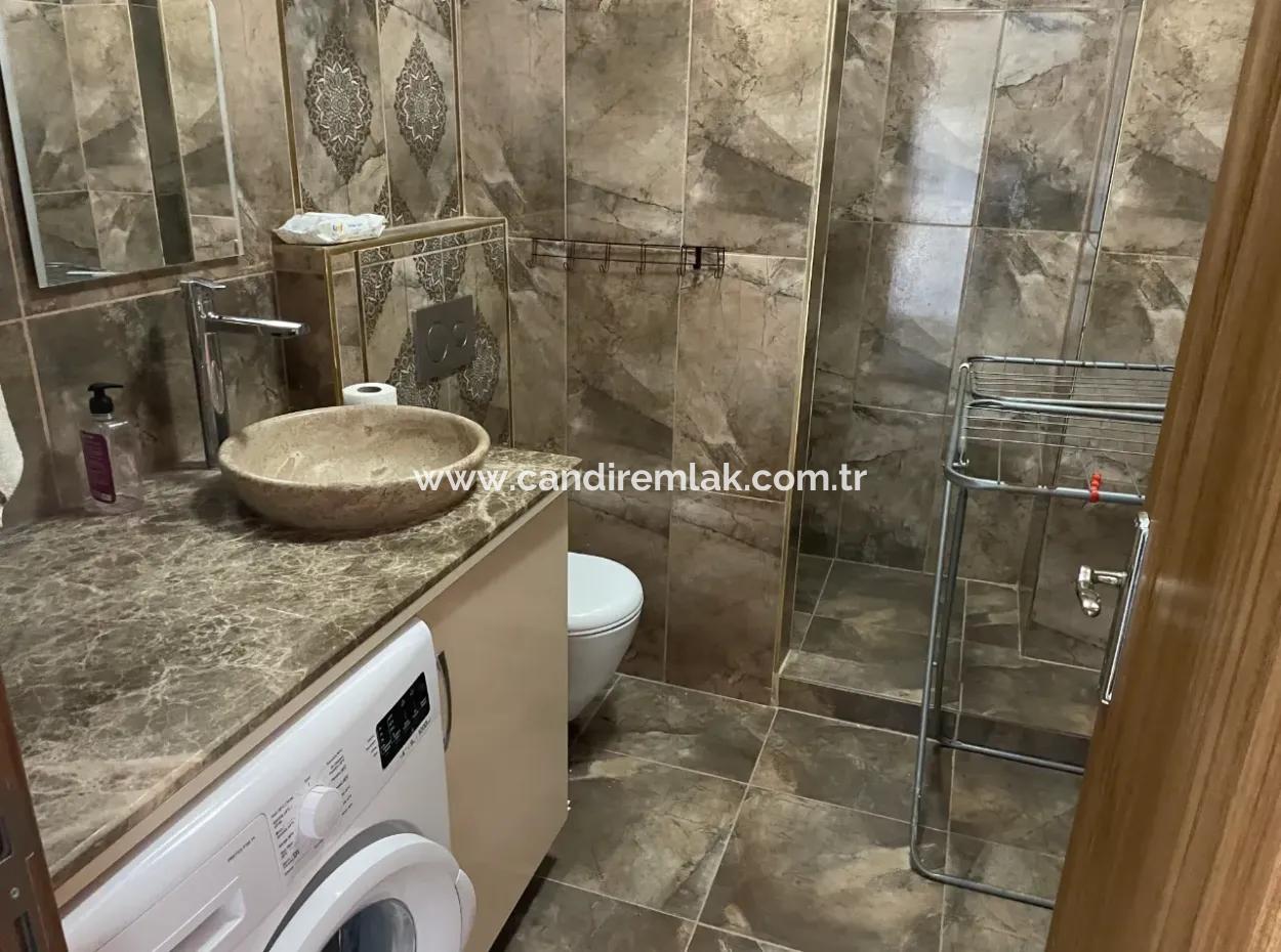 Akçapınar'da Deniz Manzaralı Satılık 6+1 Villa