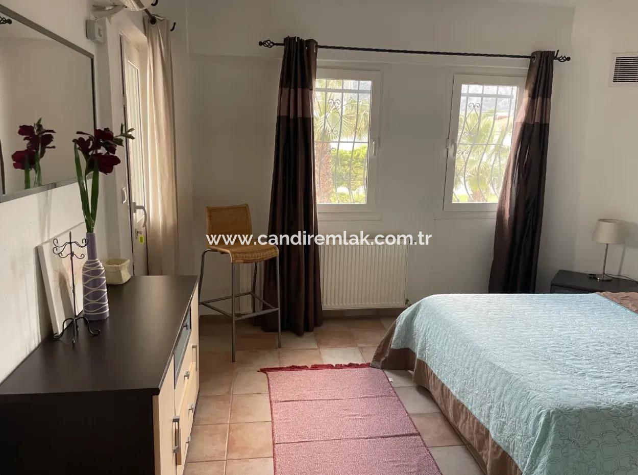 Okçular'da 1007M2 Arsa İçinde Satılık Villa