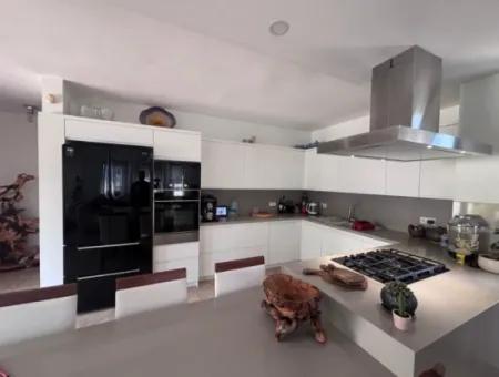 Dalyan Maraş'da Köşebaşında 980M2 Arsa İçin'de 5+1 Satılık Villa