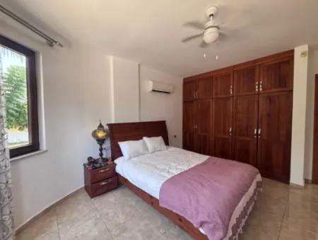 Dalyan Maraş'da Köşebaşında 980M2 Arsa İçin'de 5+1 Satılık Villa